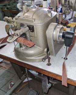 STROBEL 141-23 Cucitrice a piattelli con separatore